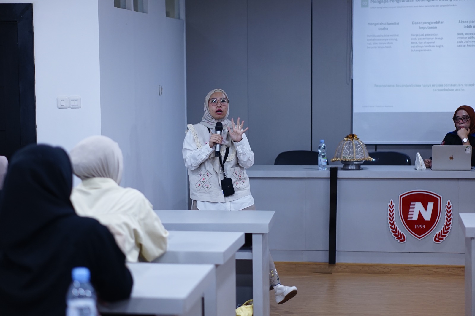 Gandeng Pakar, Mahasiswa FEB Nobel Indonesia Terima Edukasi Ihwal Pembukuan Keuangan UMKM